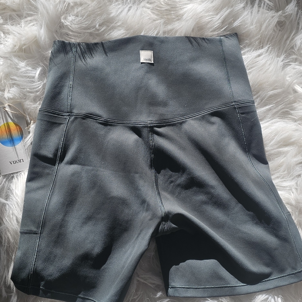 Nwt vuori studio shorts aspen size small - Picture 4 of 6